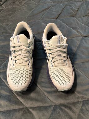 Women's Brooks 23 Dna loft Running Sneakers